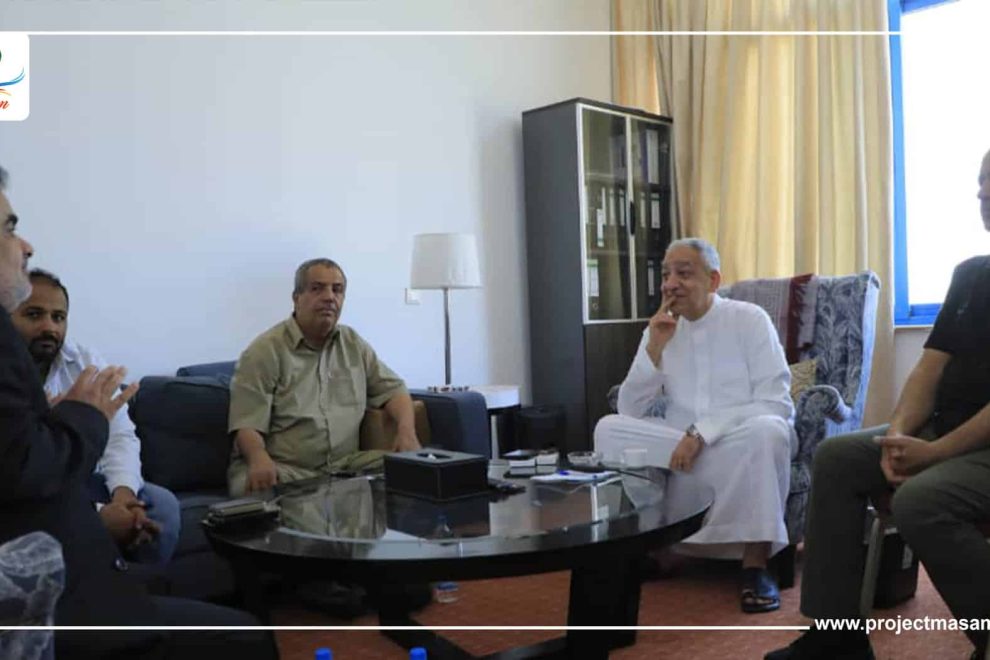 نائب وزير التخطيط والتعاون الدولي اليمني الأستاذ نزار باصهيب الذي أطلع على إنجازات المشروع في اليمن