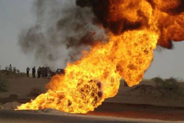 اليمن.. مجهولون يفجرون أنبوب نفط جنوب البلاد 1