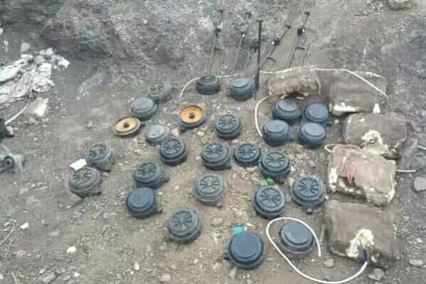 الجيش ينتزع كميات من الألغام والعبوات زرعتها المليشيا في قعطبة بالضالع