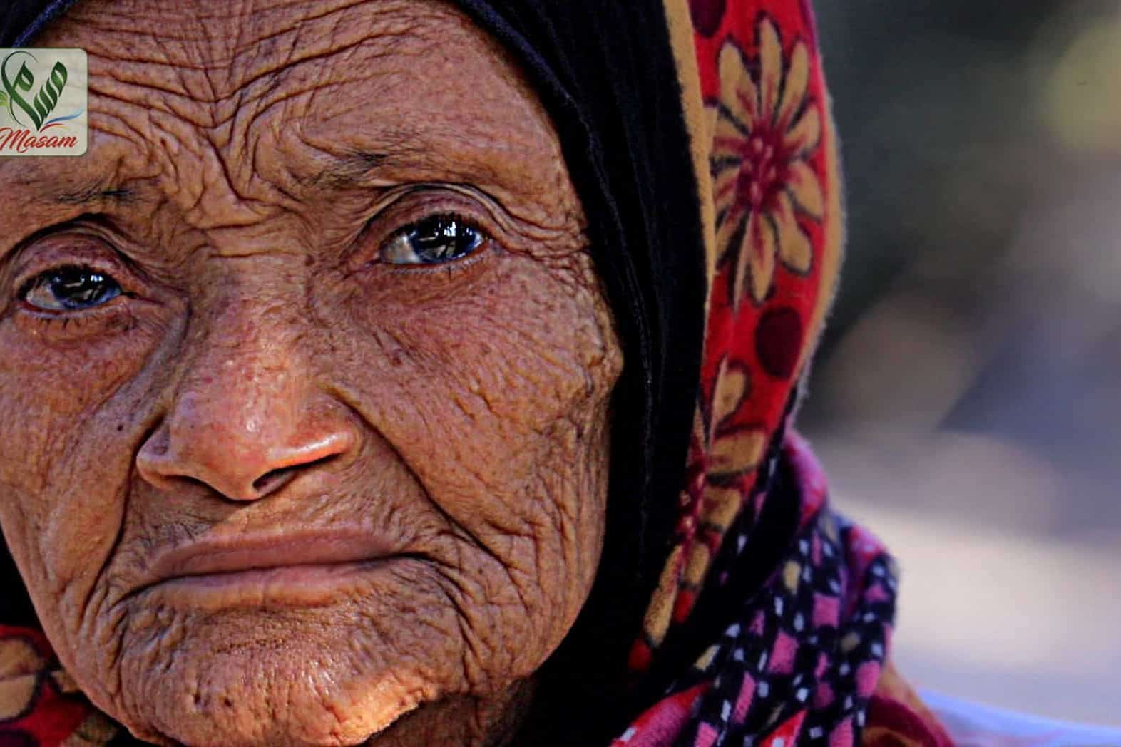 تصوير العجوز ملون