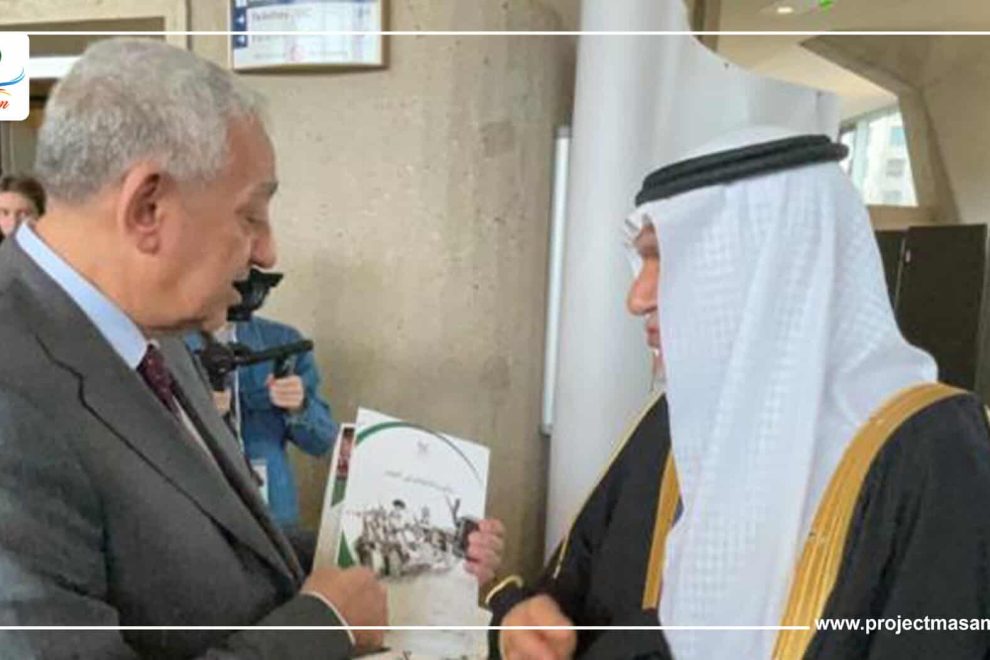 الأمير تركي الفيصل يتلقى نسخة من كتاب (جرائم الألغام في اليمن)