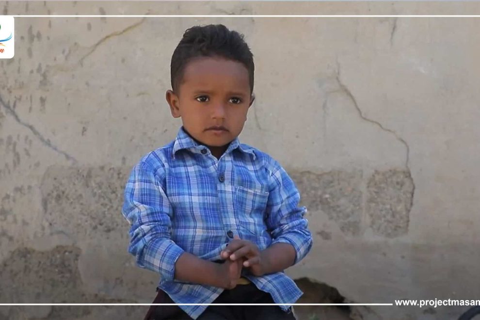 الطفل اليمني فراس يعاني فوبيا "الألعاب" بسبب لغم مموه أفقده أصابعه