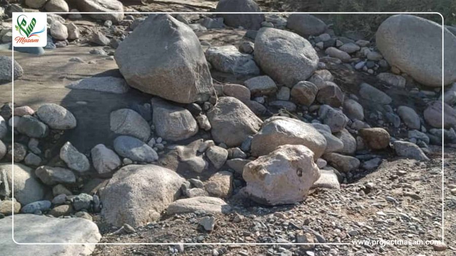 الفريق 26 مسام .. تفكيك عبوتين ناسفتين جرفتهما السيول في حيس الفريق 26 مسام .. تفكيك عبوتين ناسفتين جرفتهما السيول في حيس