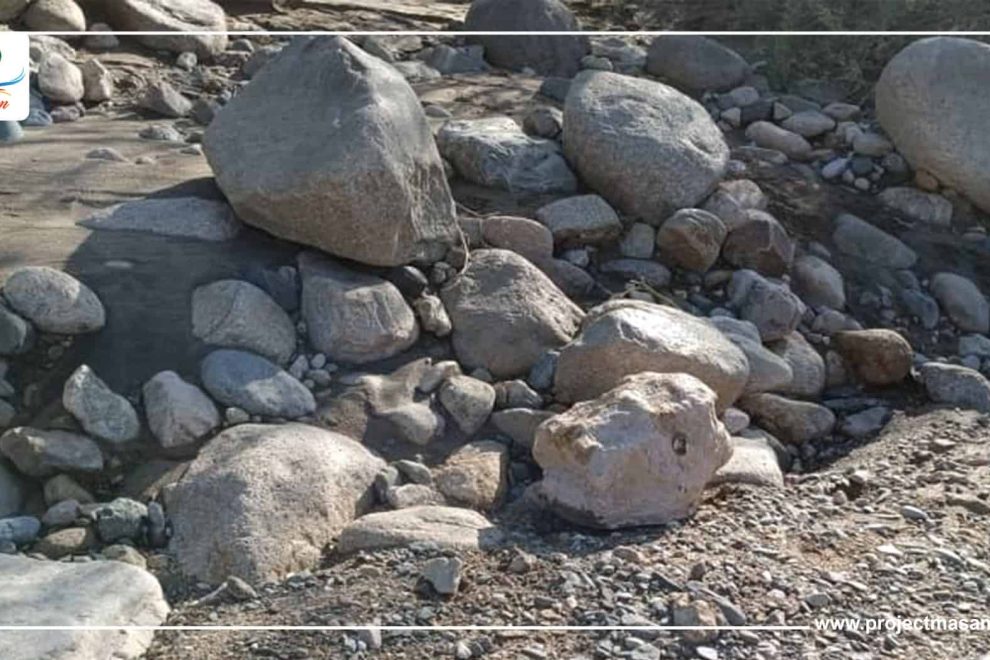 الفريق 26 مسام .. تفكيك عبوتين ناسفتين جرفتهما السيول في حيس