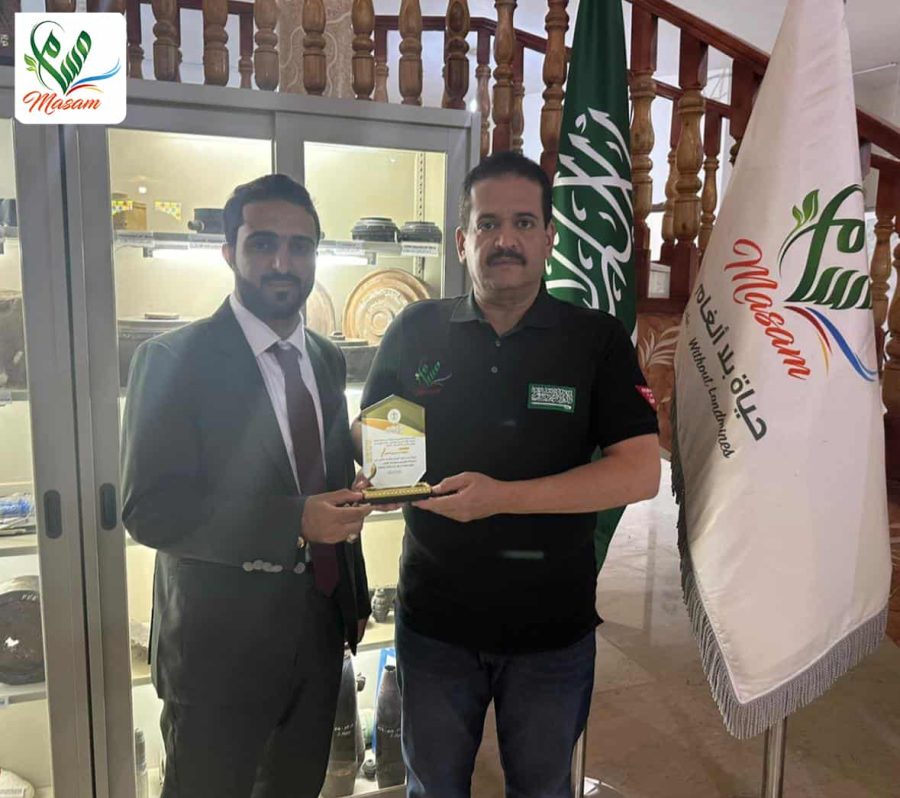 كريم مشروع مسام اليوم بدرع الوفاء من دفعة سفراء القانون كلية الشريعة والقانون – جامعة اقليم سبأ- مأرب . كريم مشروع مسام اليوم بدرع الوفاء من دفعة سفراء القانون كلية الشريعة والقانون - جامعة اقليم سبأ- مأرب .