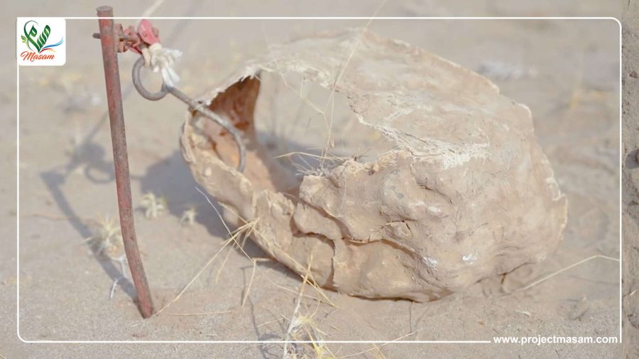 الفريق 26 مسام يفكك عبوة ناسفة مموهة من محيط المنازل بحيس الفريق 26 مسام يفكك عبوة ناسفة مموهة من محيط المنازل بحيس