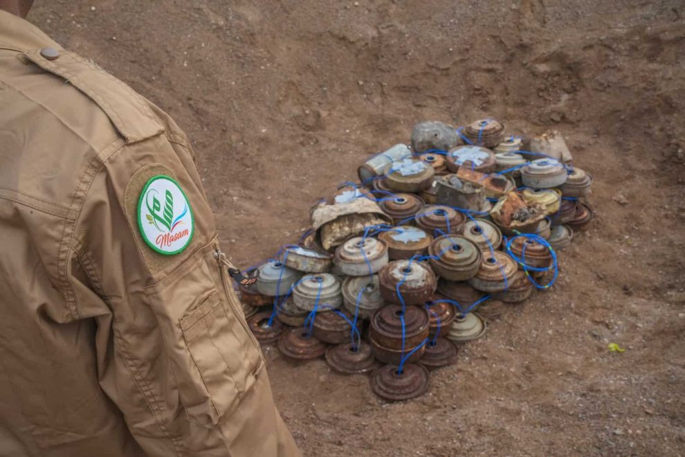 مسام يتلف 1023 لغمًا وقذيفة في في باب المندب