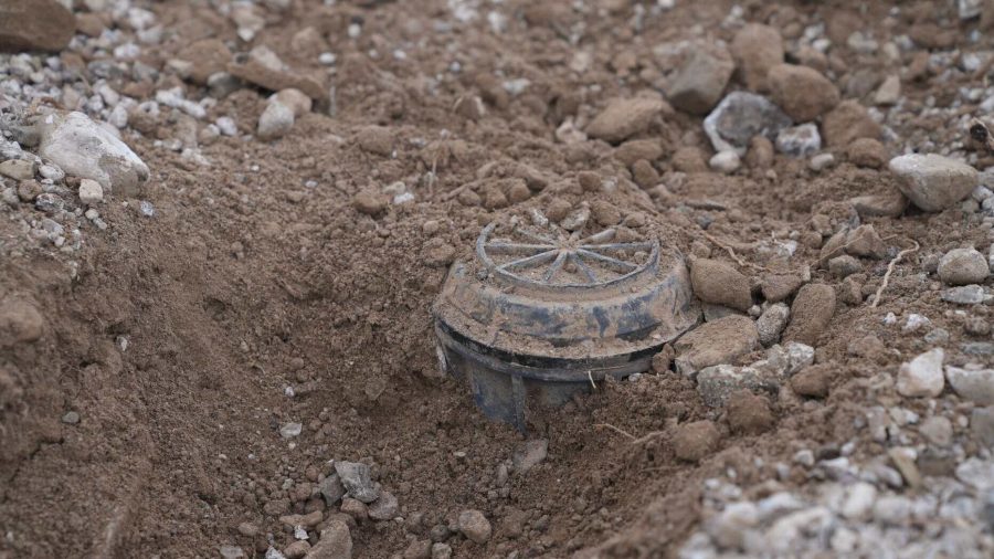 لغم مضاد للأفراد تم الكشف عنه من قبل الفريق 18 مسام لغم مضاد للأفراد تم الكشف عنه من قبل الفريق 18 مسام