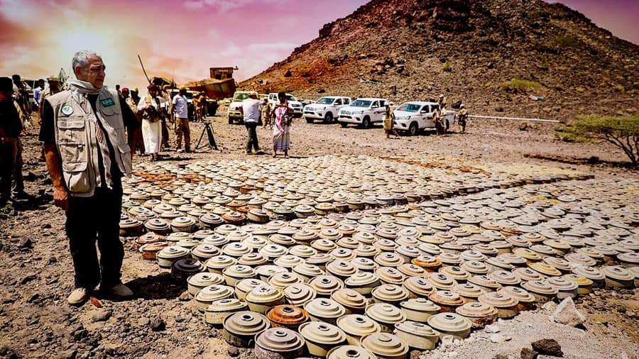 القصيبي يستعرض مجموعة من الألغام التي نجحت الفرق في نزعها