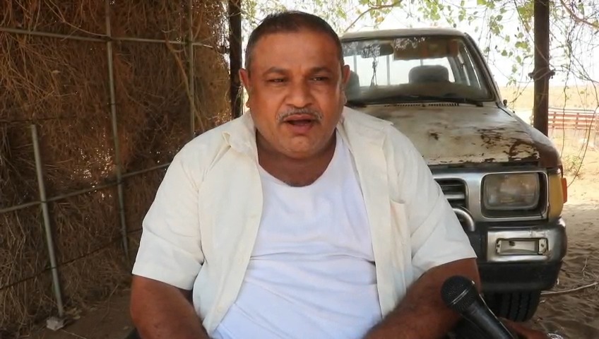 خمج أبكر.. قصة مهندس يعمل بنصف جسد