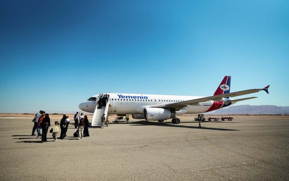 عودة مطار عتق للعمل بعد عقد من التوقف بجهود مشروع “مسام”