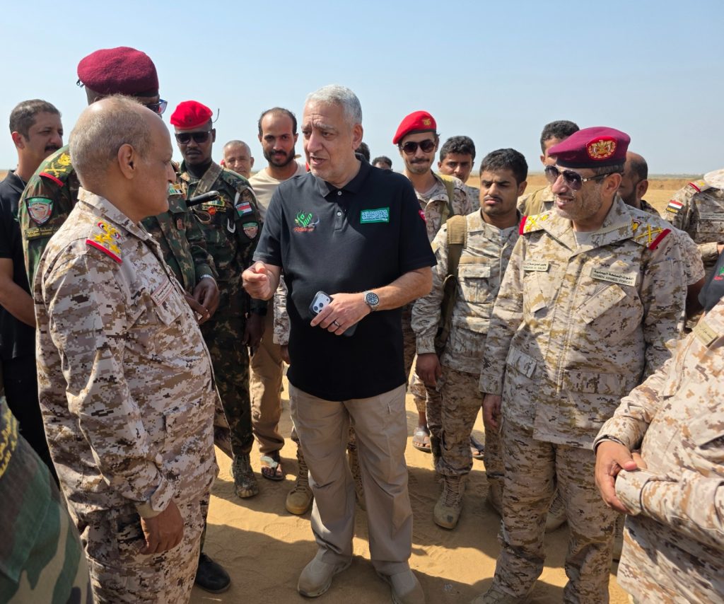 الأستاذ أسامة القصيبي يقدم شرحاً على أعمال المشروع في ميدي. 