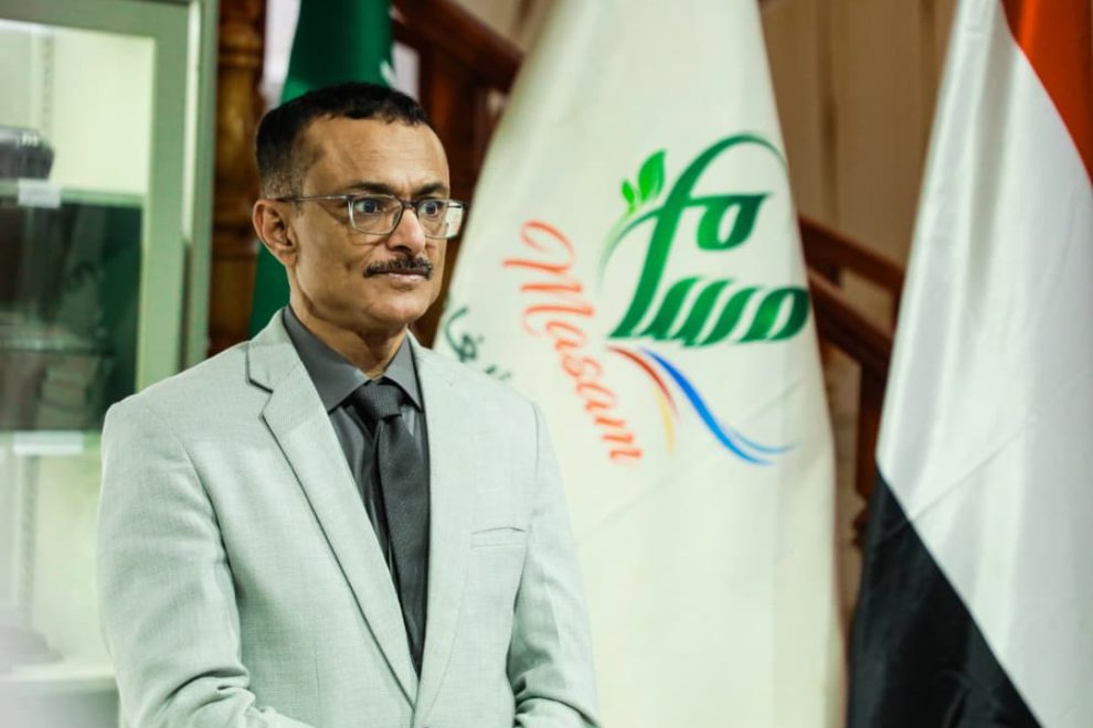 الكاتب عادل الأحمدي