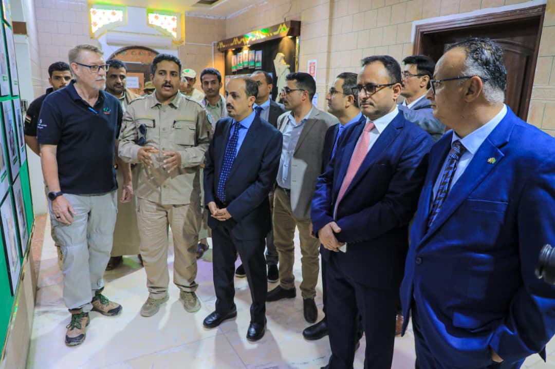 وزير الإعلام اليمني يزور مقر مشروع «مسام» في مأرب