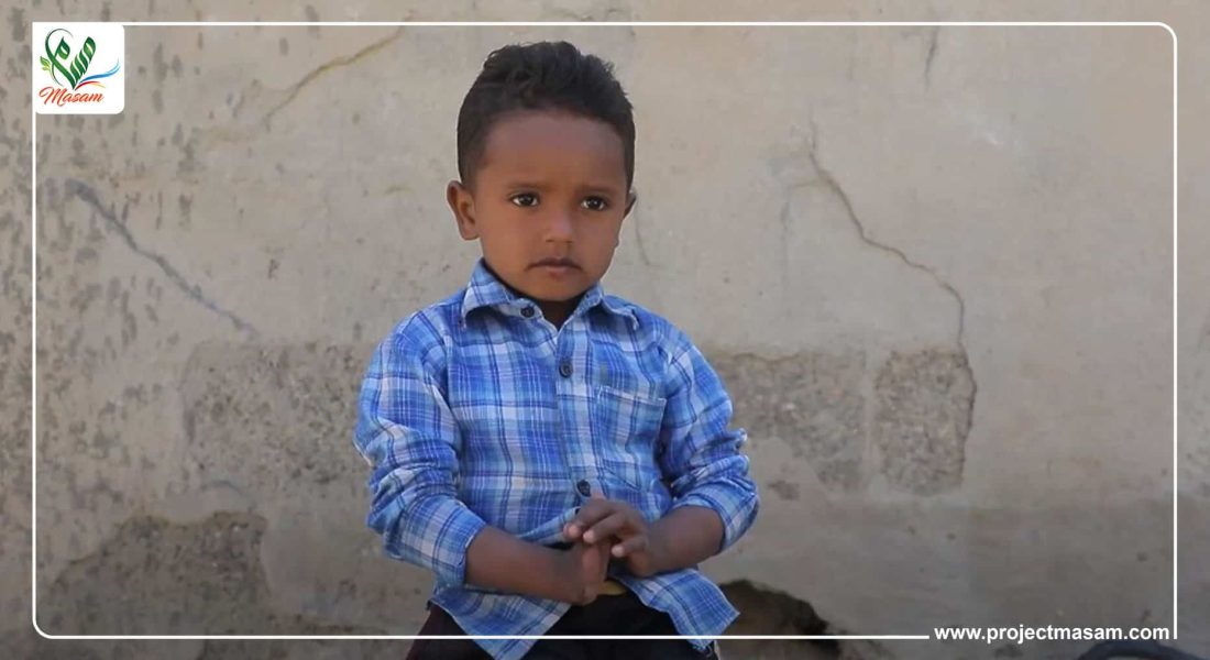 الطفل اليمني فراس يعاني فوبيا "الألعاب" بسبب لغم مموه أفقده أصابعه